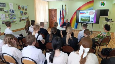 16 мая, в день рождения города, в центре внешкольной работы «Лад» состоялась встреча девятиклассников школы №2 с Сергеем Андреевичем Найдуховым 